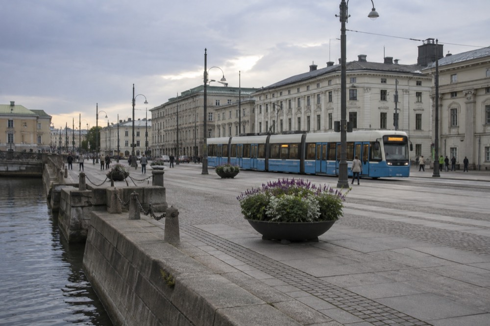 A Gothenburg tram moving along a street with the Swedish name Göteborg visible on its destination display