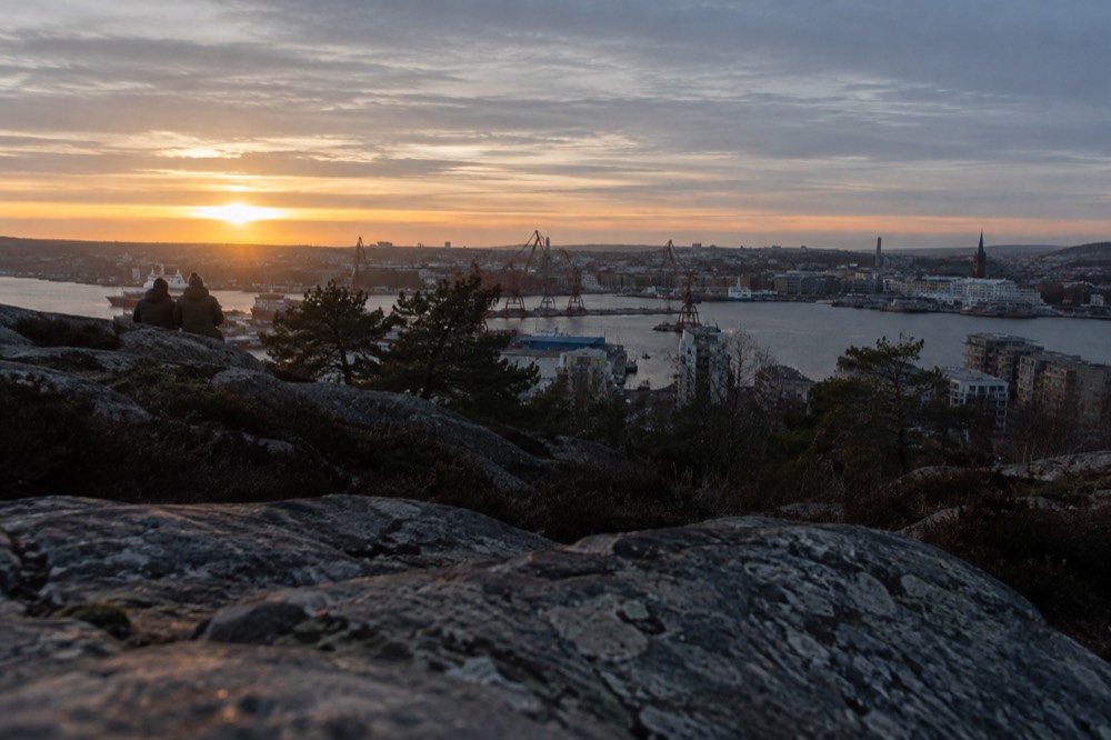 Sunset light on the Gothenburg skyline as seen from the Ramberget summit paths