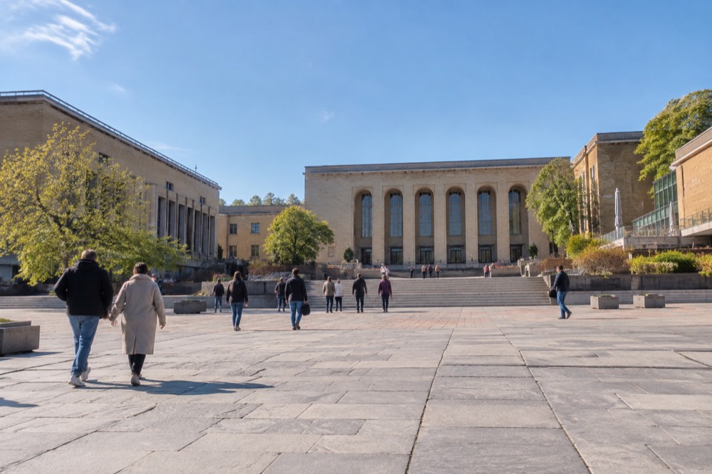 Visitors walking through parkland between museums in the Korsvägen area of Gothenburg